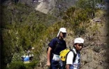 Les concurrents du Grand raid 2002 traversent la région montagneuse de Kervegen dans le Sud de l'île