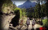 Les concurrents du Grand raid 2002 traversent la région montagneuse de Kervegen dans le Sud de l'île