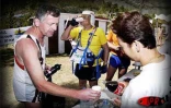 Les concurrents du Grand raid 2002 traversent la région montagneuse de Kervegen dans le Sud de l'île