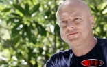 Vendredi 2 décembre 2005 

Le réalisateur Gérard Krawczyk assiste au premier festival du film de La Réunion