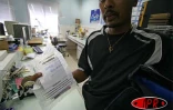 Jeudi 16  février 2006

Le laboratoire de biologie du CHD de Bellepierre (Saint-Denis) pratique quotidiennement une soixantaine de mises en évidence du virus du chikungunya