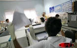 Jeudi 16  février 2006

Le laboratoire de biologie du CHD de Bellepierre (Saint-Denis) pratique quotidiennement une soixantaine de mises en évidence du virus du chikungunya