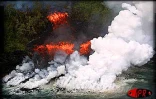 14 janvier 2002, la lave traverse la route nationale 2 reliant Sainte-Rose (Est) à Saint-Philipe (Sud) et se jete dans la mer