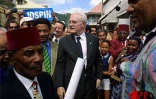 Le Premier ministre Lionel Jospin en visite officielle à La Réunion du jeudi 25 janvier au samedi 27 janvier 2001. Il s'est prononcé en faveur de la bidépartementalisation de l'île