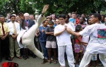 Le Premier ministre Lionel Jospin en visite officielle à La Réunion du jeudi 25 janvier au samedi 27 janvier 2001. Il s'est prononcé en faveur de la bidépartementalisation de l'île