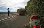 Samedi 25 mars 2006 -

Les travaux de purge de la falaise ont commencé sur la route du littoral