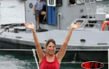 Jeudi 15 mars 2007 -

La navigatrice Maud Fontenoy à son arrivée au port de la Pointe des Galets