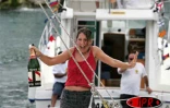 Jeudi 15 mars 2007 -

La navigatrice Maud Fontenoy à son arrivée au port de la Pointe des Galets