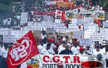 Environ 15 000 personnes ont manifesté à Saint-Denis à l'occasion de la fête du 1er mai 2003. C'est la première fois que la célébration d'un 1er mai rassemble autant de monde à La Réunion