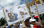Environ 15 000 personnes ont manifesté à Saint-Denis à l'occasion de la fête du 1er mai 2003. C'est la première fois que la célébration d'un 1er mai rassemble autant de monde à La Réunion