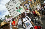 Environ 15 000 personnes ont manifesté à Saint-Denis à l'occasion de la fête du 1er mai 2003. C'est la première fois que la célébration d'un 1er mai rassemble autant de monde à La Réunion