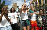 Environ 15 000 personnes ont manifesté à Saint-Denis à l'occasion de la fête du 1er mai 2003. C'est la première fois que la célébration d'un 1er mai rassemble autant de monde à La Réunion