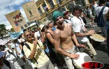 Environ 15 000 personnes ont manifesté à Saint-Denis à l'occasion de la fête du 1er mai 2003. C'est la première fois que la célébration d'un 1er mai rassemble autant de monde à La Réunion