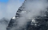 Samedi 2 août 2003
Le Piton des Neiges sous un tapis de neige vu du Maïdo
Photo Nicolas Villeneuve