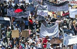 20 000 grévistes de l'Éducation nationale ont manifesté dans les rues de Saint-Denis le mardi 15 avril 2003. il s'agit de la plus grande manifestation de ces 20 dernières années