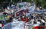 20 000 grévistes de l'Éducation nationale ont manifesté dans les rues de Saint-Denis le mardi 15 avril 2003. il s'agit de la plus grande manifestation de ces 20 dernières années