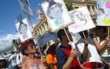 20 000 grévistes de l'Éducation nationale ont manifesté dans les rues de Saint-Denis le mardi 15 avril 2003. il s'agit de la plus grande manifestation de ces 20 dernières années