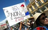 20 000 grévistes de l'Éducation nationale ont manifesté dans les rues de Saint-Denis le mardi 15 avril 2003. il s'agit de la plus grande manifestation de ces 20 dernières années