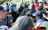 Lundi 2 juin 2003 -
Les grévistes de l'Éducation nationale ont passé la journée à jouer au chat et à la souris avec les forces de l'ordre