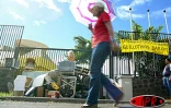 Lundi 2 juin 2003 -
Les grévistes de l'Éducation nationale ont passé la journée à jouer au chat et à la souris avec les forces de l'ordre