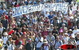 La manifestation des personnels de l'Éducation nationale à Saint-Denis a rassemblé 12 000 prsonnes le lundi 19 mai 2003