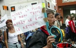 15 000 personnes selon les syndicats (4 000 selon la police) ont manifesté dans les rues de Saint-André (Est) ce mardi 6 mai 2003 pour protester contre &quot;les projet du gouvernement de démantèlement du service public d'Éducation en particulier et du service