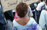15 000 personnes selon les syndicats (4 000 selon la police) ont manifesté dans les rues de Saint-André (Est) ce mardi 6 mai 2003 pour protester contre &quot;les projet du gouvernement de démantèlement du service public d'Éducation en particulier et du service