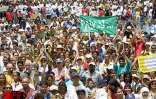 15 000 personnes ont participé dimanche matin 7 octobre 2001 à une marche pour la paix àSaint-Denis. L'action était organisée en réaction à la situation de crise engendrée par les attentats meurtriers du 11 septembre 2001 aux Etats-Unis