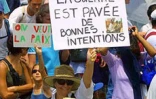 15 000 personnes ont participé dimanche matin 7 octobre 2001 à une marche pour la paix àSaint-Denis. L'action était organisée en réaction à la situation de crise engendrée par les attentats meurtriers du 11 septembre 2001 aux Etats-Unis