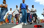 Mardi 12 août 2003
La marche a été organisée pour protester contre la baisse des quotas de CES
