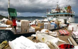 Port de Longoni à Mayotte. &quot;L'alliance des îles&quot; est rempli à ras bord de fret expédié par les Anjouanais volontaires au retour dans leur pays