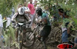 Dimanche 20 novembre 2005 -

Julien Absalon, champion olympique en titre, a été le grand perdant de la 11ème édition de la Mégavalanche. Une chute lui a fait perdre de précieuses secondes