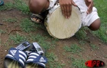 Depuis quelques années, le moringue s'est imposé auprès des jeunes. Cet art de combat venu d'Afrique s'est transformé en activité sportive où la danse prend le pas sur la lutte guerrière