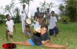 Depuis quelques années, le moringue s'est imposé auprès des jeunes. Cet art de combat venu d'Afrique s'est transformé en activité sportive où la danse prend le pas sur la lutte guerrière