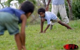 Depuis quelques années, le moringue s'est imposé auprès des jeunes. Cet art de combat venu d'Afrique s'est transformé en activité sportive où la danse prend le pas sur la lutte guerrière