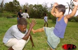Depuis quelques années, le moringue s'est imposé auprès des jeunes. Cet art de combat venu d'Afrique s'est transformé en activité sportive où la danse prend le pas sur la lutte guerrière