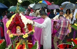 Jeudi 5 février 2004
Les pénitents tamouls ont offert leur douleur au dieu Mourouga
