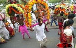 Jeudi 5 février 2004
Les pénitents tamouls ont offert leur douleur au dieu Mourouga