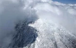 Mardi 10 octobre 2006 -
Phénomène exceptionnel, il a neigé sur la région du volcan
