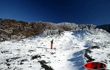 Dimanche 3 août 2003
Spectacle exceptionnel du volcan et du Piton des Neiges sous la neige glacée