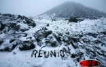Mardi 10 octobre 2006 -

Phénomène exceptionnel, il a neigé sur la région du volcan - Photo Sky/Imaz Press Réunion