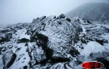 Mardi 10 octobre 2006 -

Phénomène exceptionnel, il a neigé sur la région du volcan - Photo Sky/Imaz Press Réunion