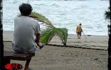 Le cyclone intense Ando est passé au large de la Réunion le samedi 6 janvier 2001.