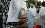 Jeudi 7 avril 2005 - 

Plusieurs milliers de personnes ont assisté en l'église du Chaudron à la messe en mémoire de Jean-Paul II