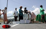 Grève des gérants de station services le mercredi 13 septembre 2000. Ils reclament une revalorisation de leur marge bénéficiaire. Les usagers protestent pour leur part contre les prix jugés élevés des carburants