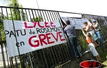 Une bonne partie des collèges et des lycées de La Réunion a été paralysée ce mardi 8 avril 2003 par un mouvement de grève. Les grévistes protestent contre les projets du gouvernement sur la réforme de la décentralisation et sur les régimes de retraites