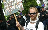 Lundi 10 juin 2003
Plusieurs milliers de personnes ont défilé une nouvelle fois dans les rues de Saint-Denis contre les projets de décentralisation et de réforme des retraites