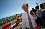 Mardi 11 avril 2006 -

Dominique Perben, ministre des Transports, de l'Équipement, du Tourisme et de la Mer, en visite à La Réunion