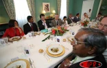 Mardi 11 avril 2006 -

Dominique Perben, ministre des Transports, de l'Équipement, du Tourisme et de la Mer, en visite à La Réunion