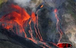 Mardi 27 décembre 2005 -

Le magnifique spectacle de la lave déferlant du rempart est visible de Sainte-Rose